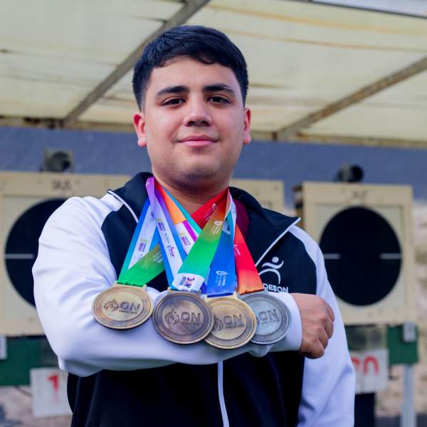Estudiante de la UES conquista cuatro medallas en la Olimpiada Nacional 2026
